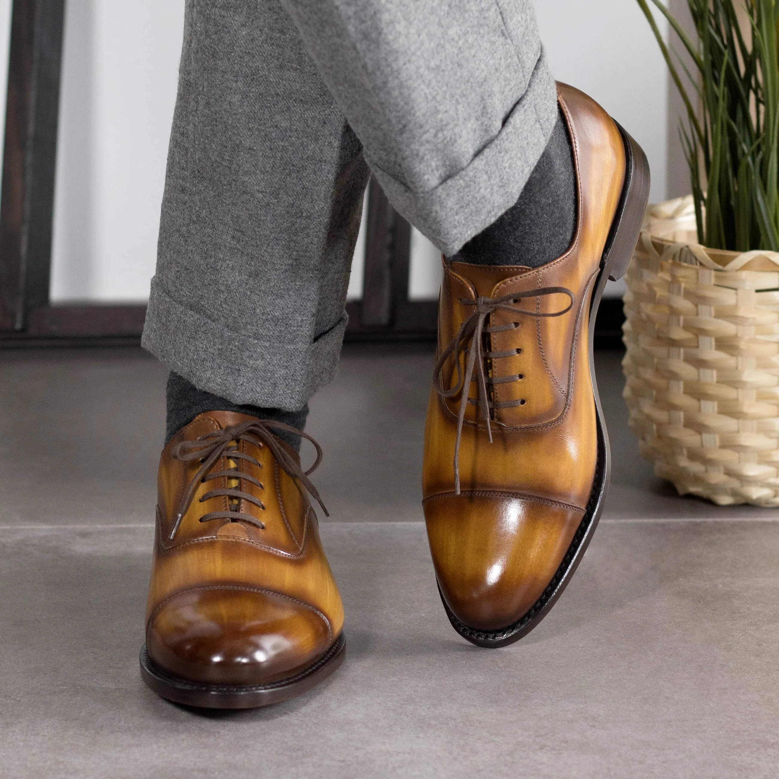 DapperFam Rafael in Cognac Men's Hand-Painted Patina Oxford