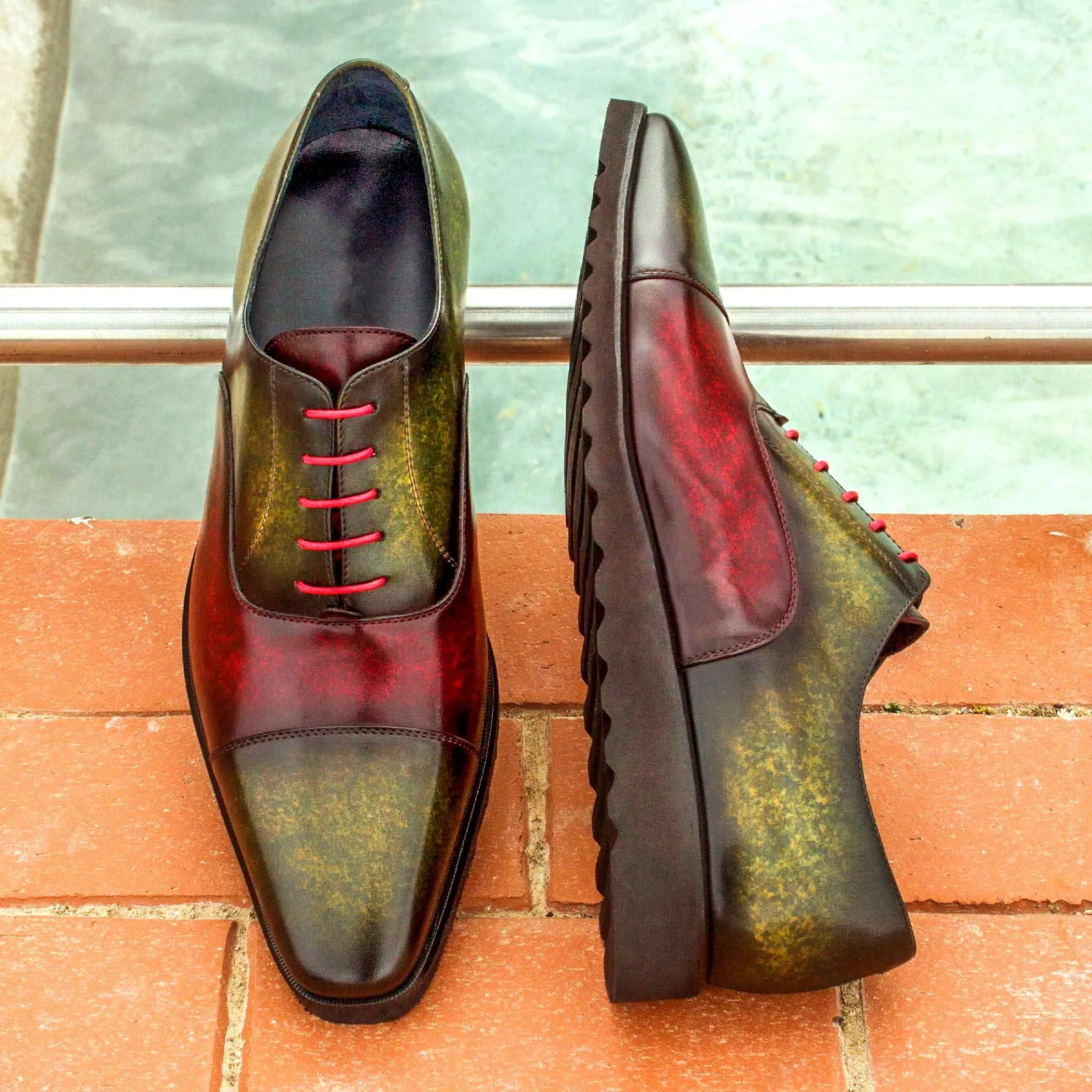 DapperFam Rafael in Khaki / Burgundy Men's Hand-Painted Patina Oxford