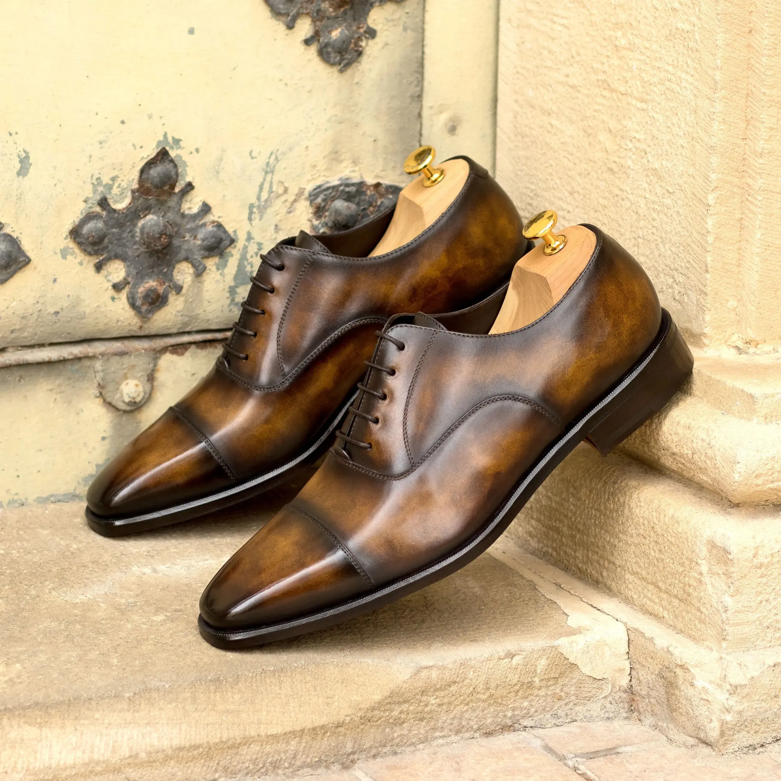 DapperFam Rafael in Tobacco Men's Hand-Painted Patina Oxford