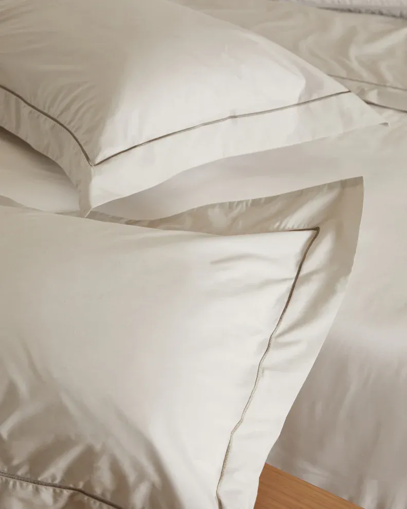 Foxford Oxford Nacre Pillowcase with Rolenio