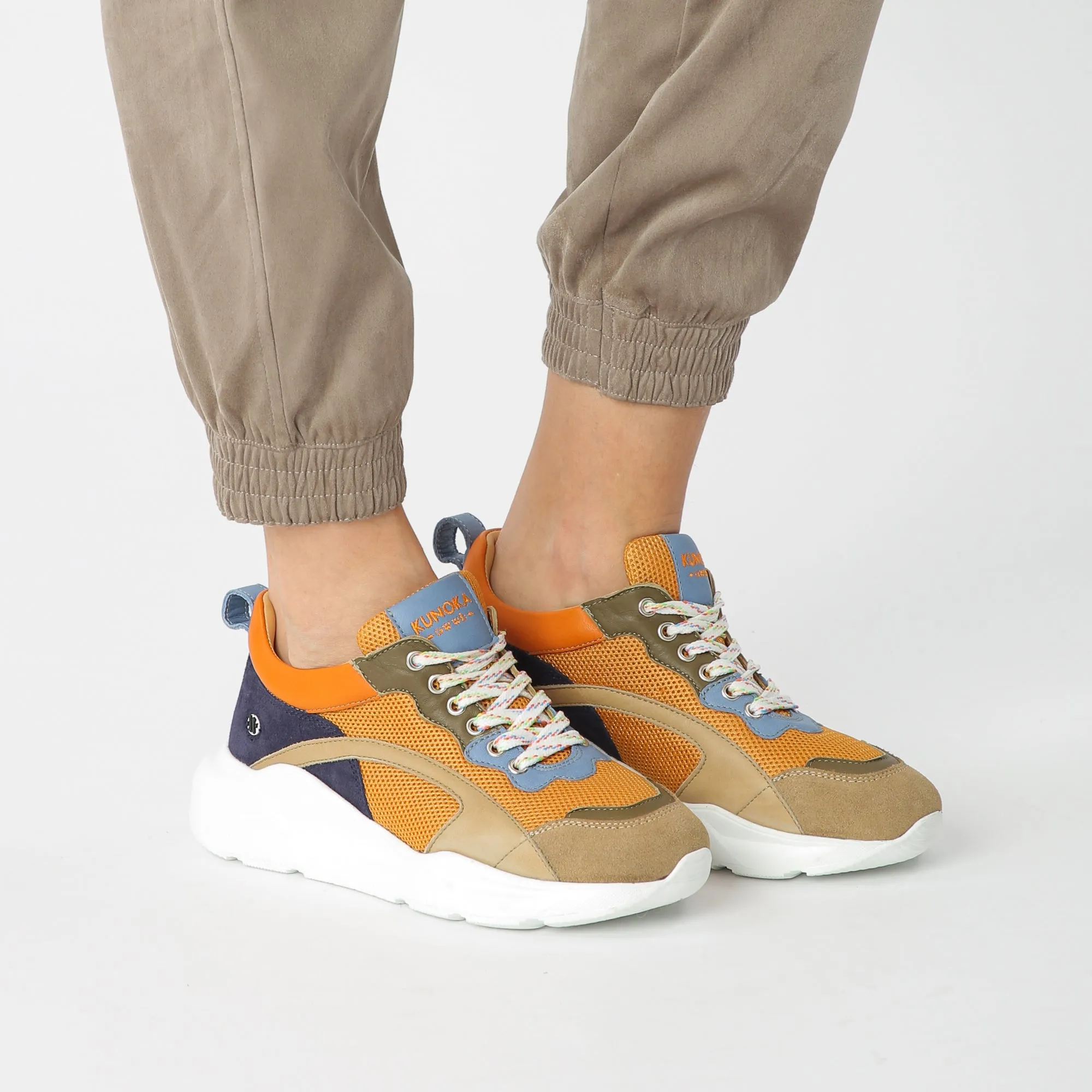 IZZI platform sneaker - star