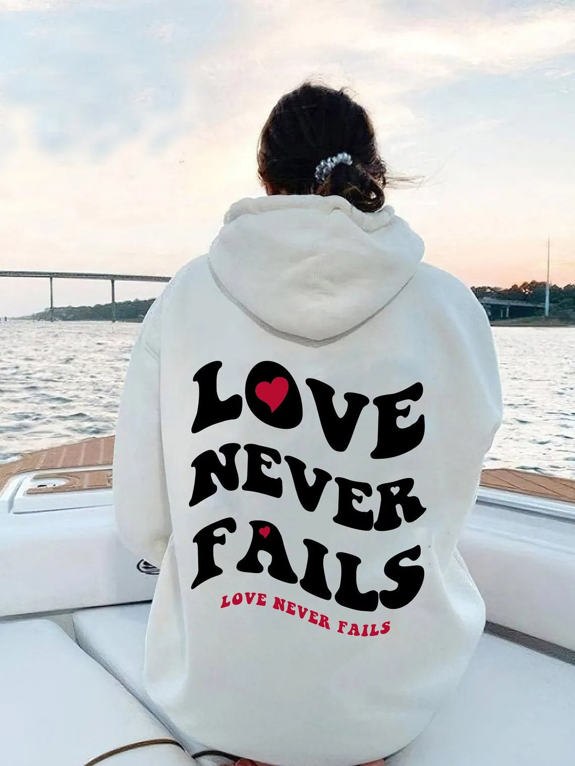 Love Never Fails Aesthetic Oversized Hoodie for Valentine positive Trendy Quotes Christian pullovers heart graphic wamer tops