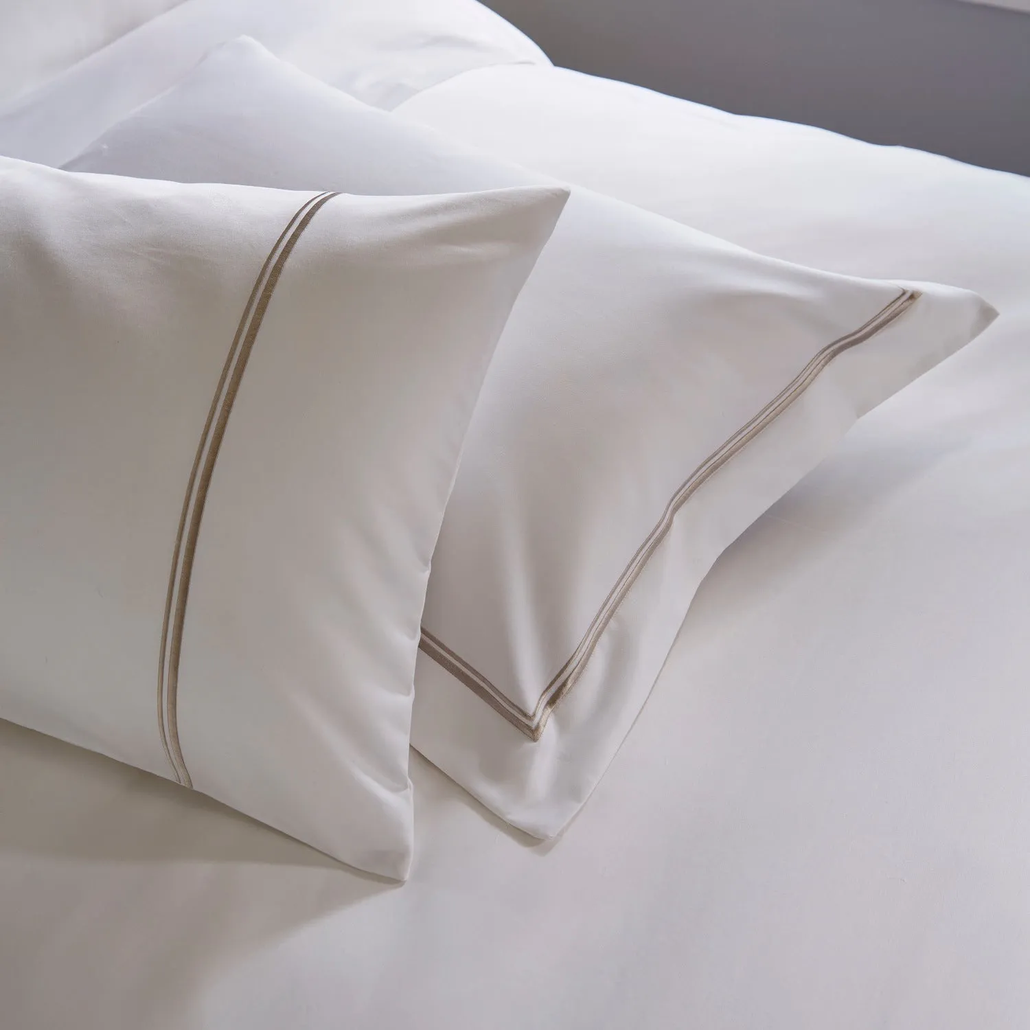 White Austell 800 Thread Count Oxford Pillowcase with Grey Double Cord Embroidery x1